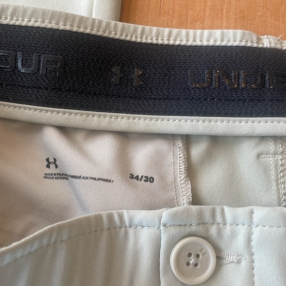 Under Armour 34/30 Men’s golf pants. From Fall/Winter 2021. Good condition! - Picture 2 of 3